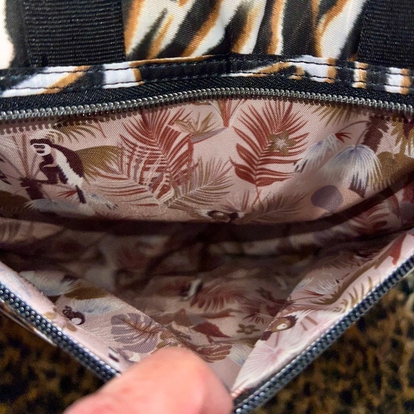 Lug - Sonata Convertible Tote    NWOT'S     Zebra Sand - Picture 11 of 15